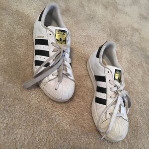 Adidas Superstars. 7.5